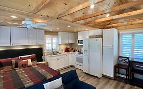 The Lake Alfred Citruswood Cabin